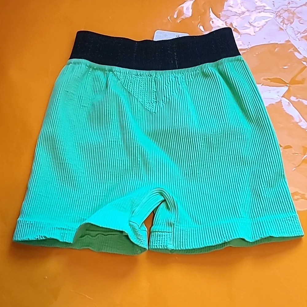 Nwt! Free people movement prajna short hi-rise fresh cut - Picture 2 of 6